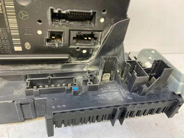 Mercedes W204 SAM Module Achter Zekeringkast OEM A2049005601 image 5