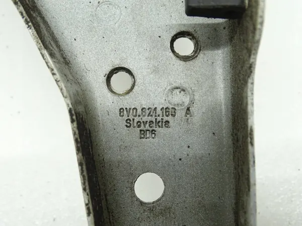 Voorste spatbordbevestiging OEM 8V0821131 voor Audi A3 8V image 3
