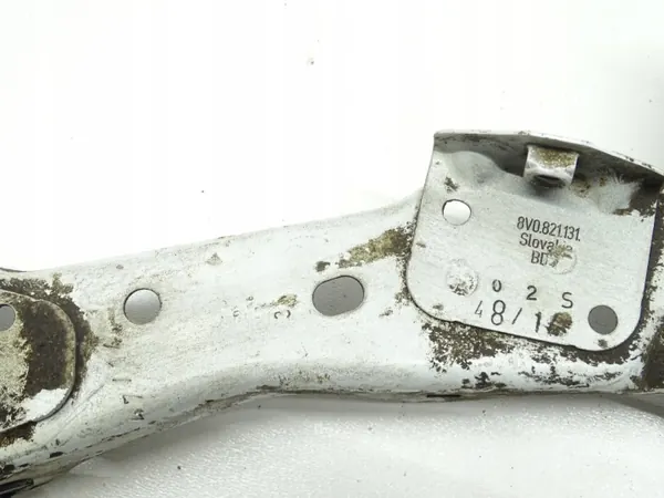 Voorste spatbordbevestiging OEM 8V0821131 voor Audi A3 8V image 4