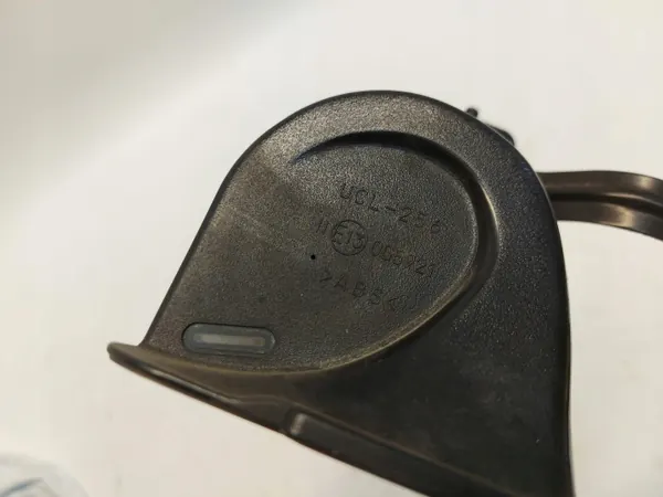 Bocina Honda HR-V OEM UCL-256-JLK01 - Usado image 4