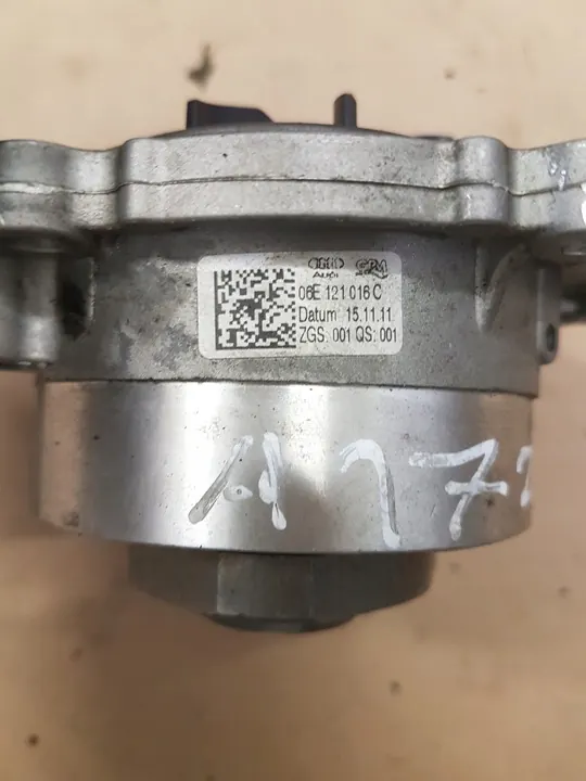 Audi 3.0 Vattenpump 06E121016C image 3