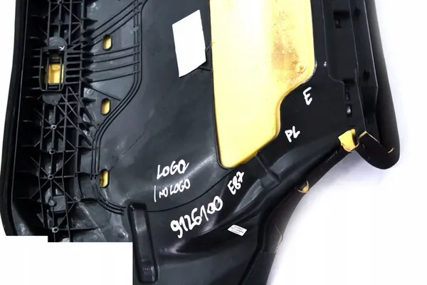 BMW 1 E87 LCI Achterbank Rood OEM 9126100 image 2