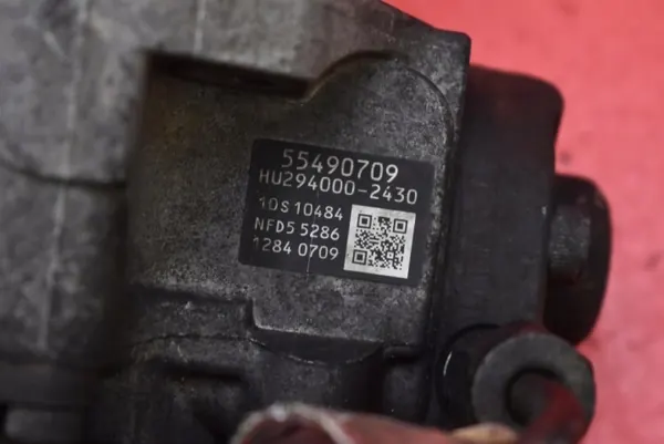 Bomba de inyección OEM 55490709 para Opel Astra 1.6 CDTI image 6