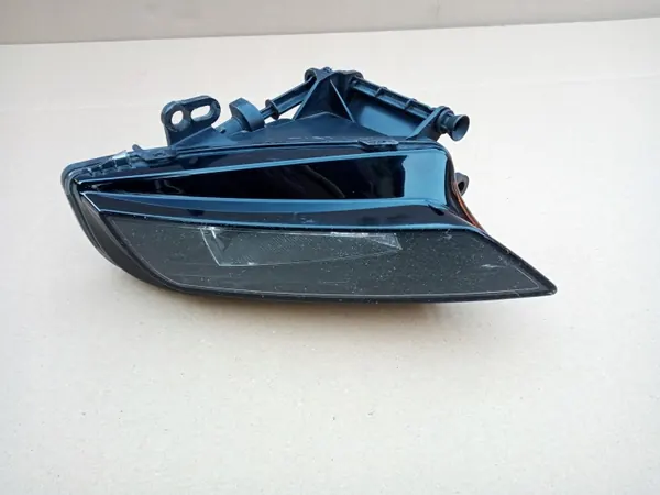 Audi A3 Linker Halogeenkoplamp OEM 8V0941699B image 2