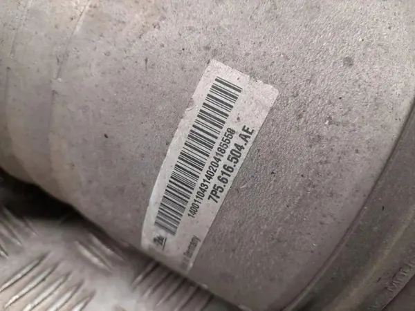 Porsche Cayenne takaoikea iskunvaimennin OEM 7P5616504AE image 10