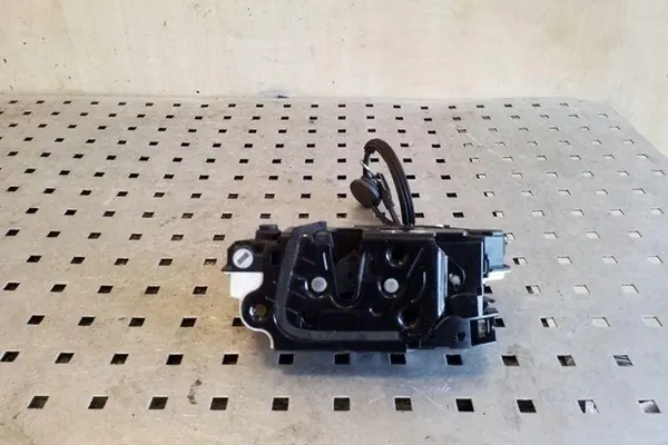 VW TIGUAN Vänster Bakdörrslås 5N0839015A image 3