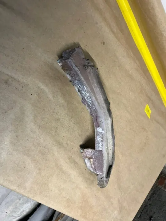Linke Kotflügel-Pfeilerverstärkung OEM 3319723 für Corvette C3 image 3