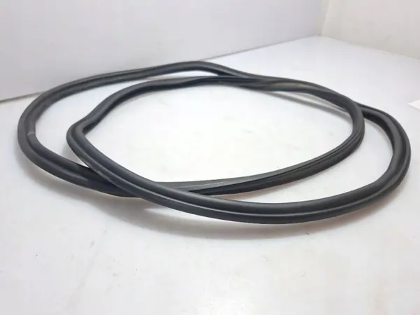 OEM 3C9827705 Heckklappendichtung für VW Passat B7 2011 image 3