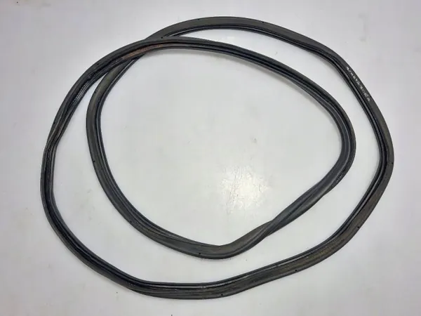 OEM 3C9827705 Heckklappendichtung für VW Passat B7 2011 image 4