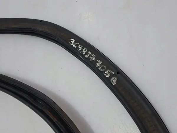 OEM 3C9827705 Heckklappendichtung für VW Passat B7 2011 image 5