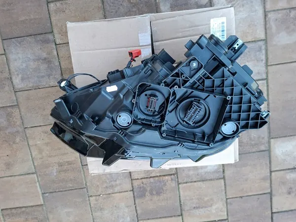 VW Passat B8 Oikea Etuvalaisin 3G1941114A image 5