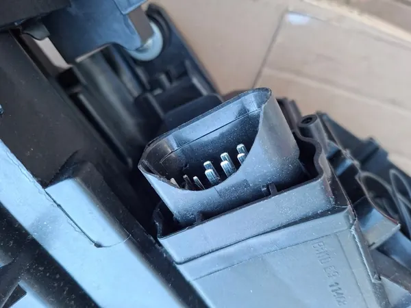 VW Passat B8 Oikea Etuvalaisin 3G1941114A image 8