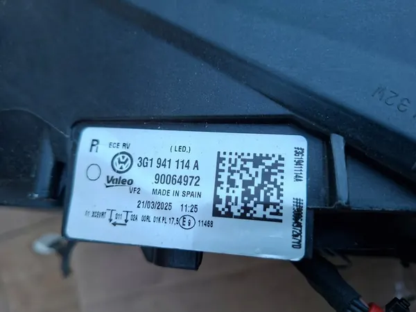 VW Passat B8 Oikea Etuvalaisin 3G1941114A image 9