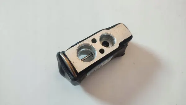 Válvula de expansão AC Lexus OEM 4460200260 - Usada image 3