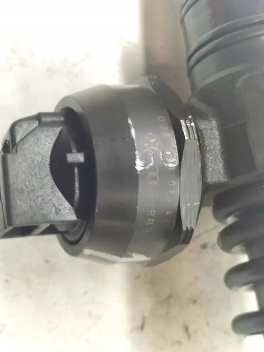 POMPOWTRYSKIWACZ VW Passat V 1.9 TDI OEM 038130073AJ image 2