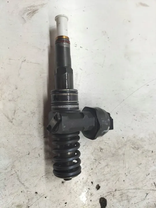 POMPOWTRYSKIWACZ VW Passat V 1.9 TDI OEM 038130073AJ image 3