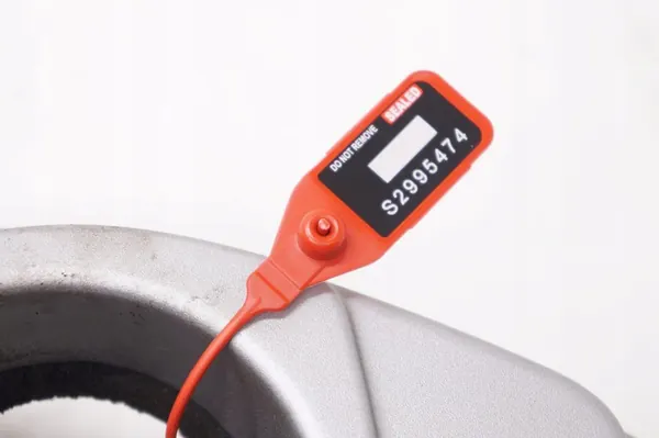 VOLVO S80 II V70 III XC70 II Moottorin Suojus 30777775 image 2