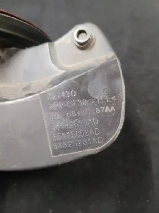 Tapa de depósito Jeep Cherokee OEM 68433167AA 2019 image 4