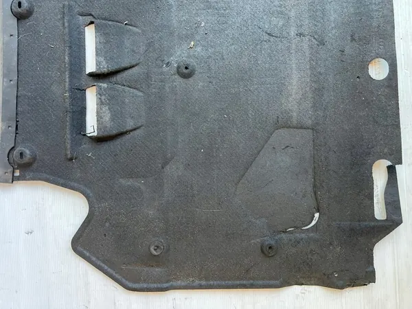 AUDI A6 C7 Underkörningsskydd Motor 4G0863325A image 7