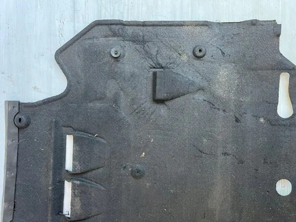 AUDI A6 C7 Underkörningsskydd Motor 4G0863325A image 8