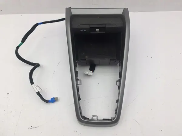 KIA Stonic 2022 Dörrkarm OEM 84635H8900 image 2