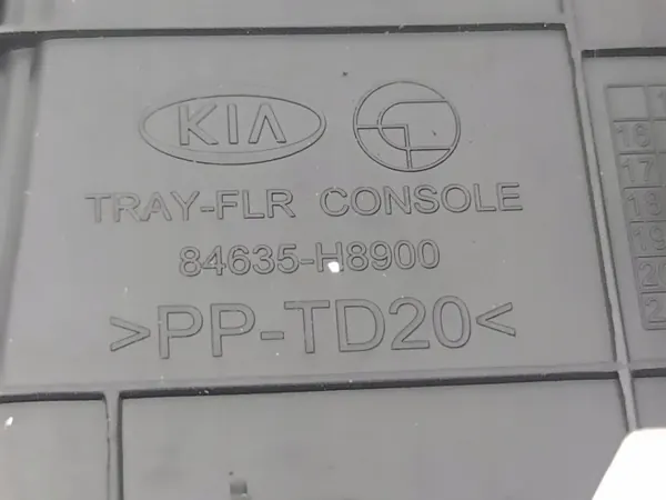 KIA Stonic 2022 Dörrkarm OEM 84635H8900 image 3