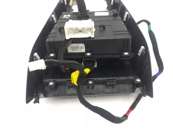 KIA Stonic 2022 Dörrkarm OEM 84635H8900 image 6