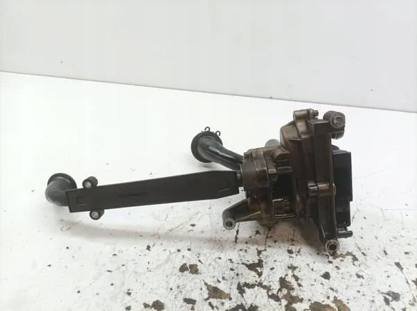 Bomba de aceite usada OEM 5907911105426 Porsche Cayenne image 3