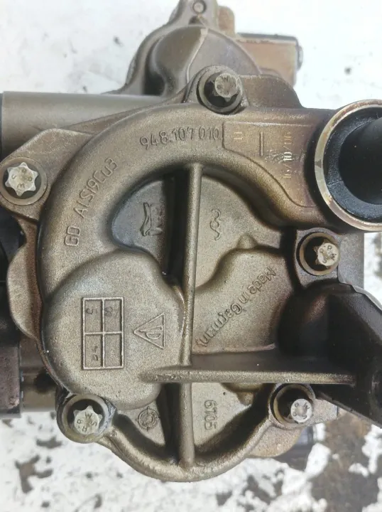Bomba de aceite usada OEM 5907911105426 Porsche Cayenne image 7
