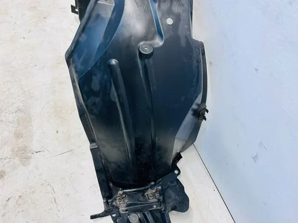 Toyota Yaris III Etu Vasemman Lokasuojan OEM OYT25905 image 3