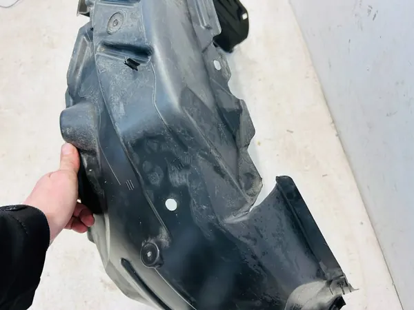 Toyota Yaris III Etu Vasemman Lokasuojan OEM OYT25905 image 5