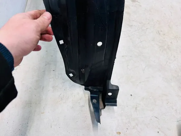 Toyota Yaris III Etu Vasemman Lokasuojan OEM OYT25905 image 9