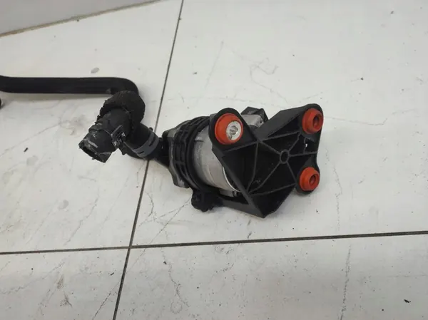 Extra vattenpump Audi Q8 E-Tron image 6