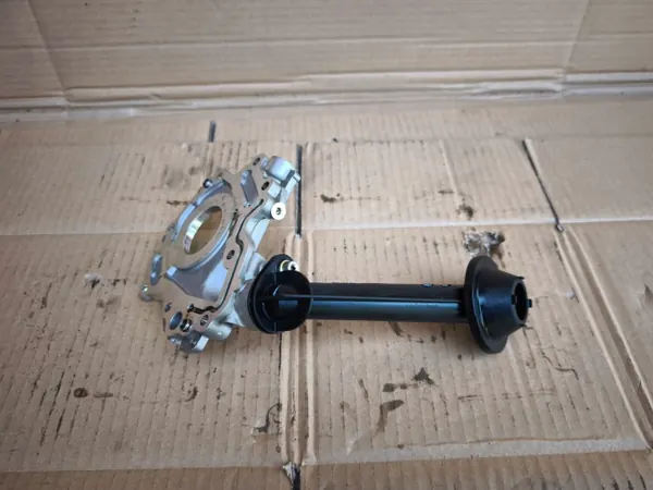Couvercle de pompe à huile OEM 55282361 Jeep Compass 1.5 image 2