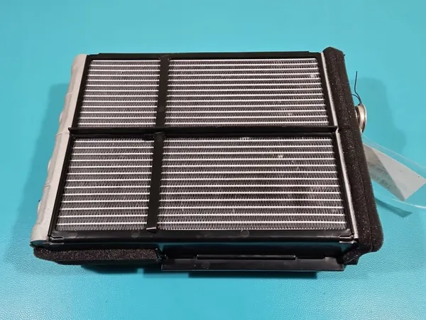 Volvo V90 Lämmitysydin OEM EK701002 - Käytetty image 3