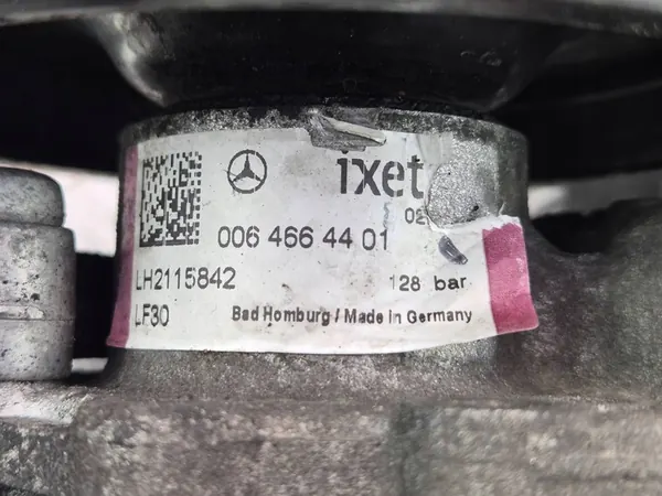 Bomba de direção assistida Mercedes E350 W212 0064664401 image 5