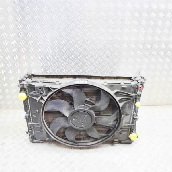 Pièces de refroidissement OEM 0130708401 Mercedes-Benz Classe E image 2