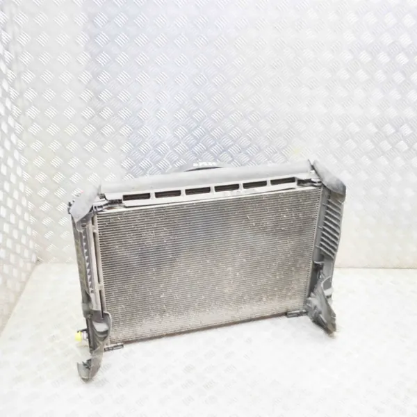 Pièces de refroidissement OEM 0130708401 Mercedes-Benz Classe E image 3