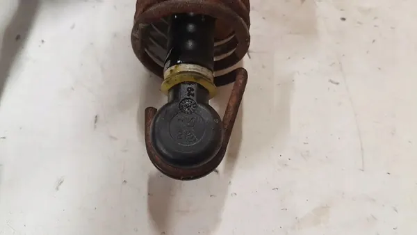 BMW 5 F10 F11 2011 Bakre högra bagagelucka stötdämpare OEM 7204367 image 3