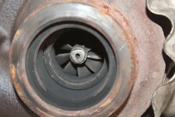 Turboahtim OEM 03G253014N VW Passat B7 1.99L image 3