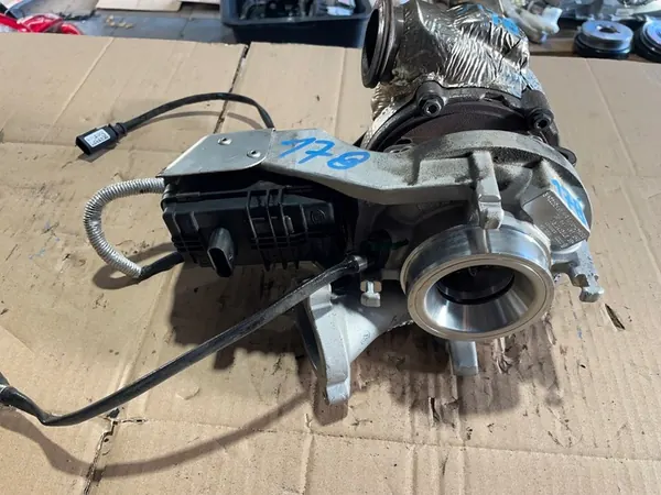 AUDI SQ7 SQ8 4.0 TDI Turbo Höger 057145654AC image 2