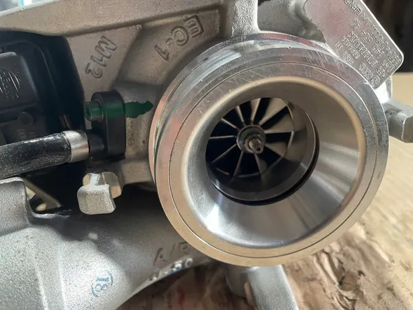 AUDI SQ7 SQ8 4.0 TDI Turbo Höger 057145654AC image 4