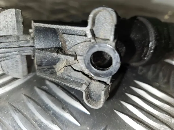 Boquilla de lavado de faro derecho Mercedes-Benz C W203 2003 image 9