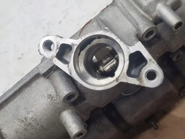 VW Nockenfolger-Abdeckung OEM 03C103475BC - Gebraucht image 4
