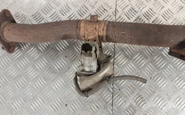 Nissan X-Trail T32 Pakoputken pidike OEM 147B09010R image 3