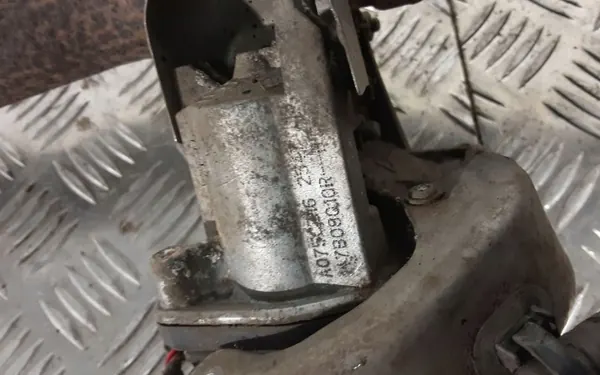 Nissan X-Trail T32 Pakoputken pidike OEM 147B09010R image 4
