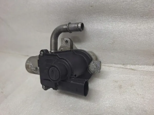 Válvula EGR Renault Diésel Usada OEM 8200614985 image 2