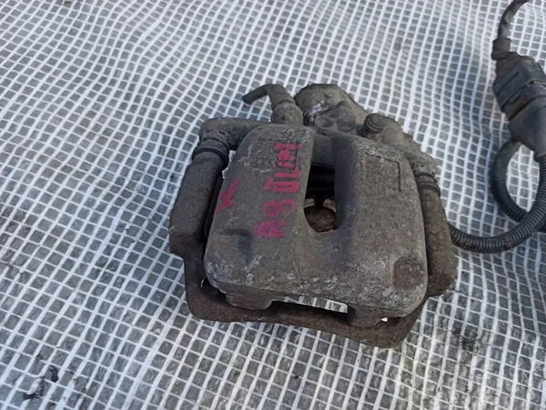 AUDI A8 D3 Takajarrusatula Oikea OEM 4E0615404B image 2