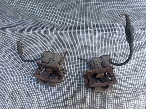 AUDI A8 D3 Takajarrusatula Oikea OEM 4E0615404B image 4