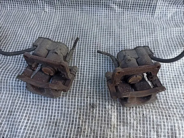 AUDI A8 D3 Takajarrusatula Oikea OEM 4E0615404B image 7